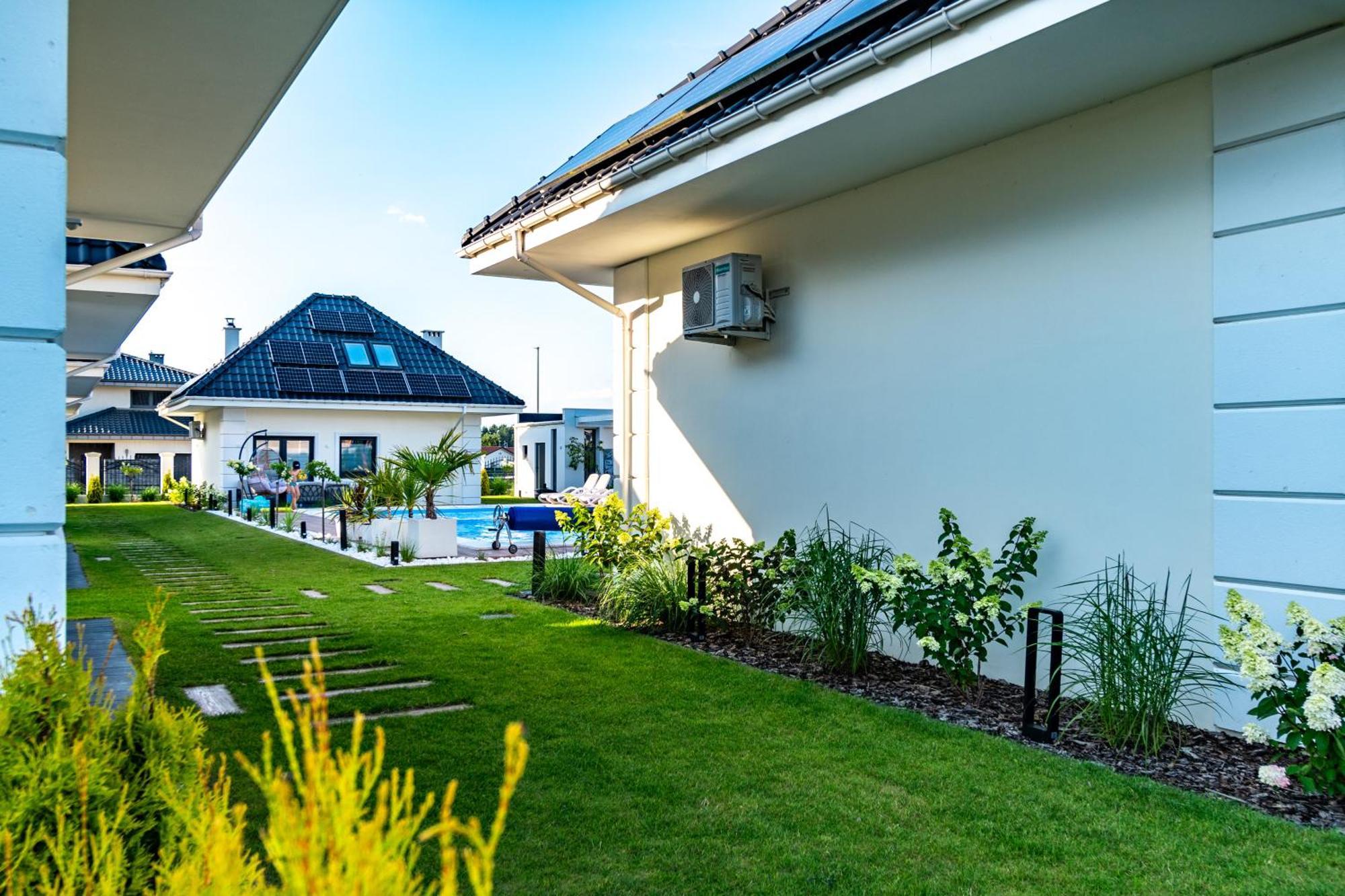 Family Resort Ustka - Domki Dwupoziomowe Z Basenem Екстериор снимка