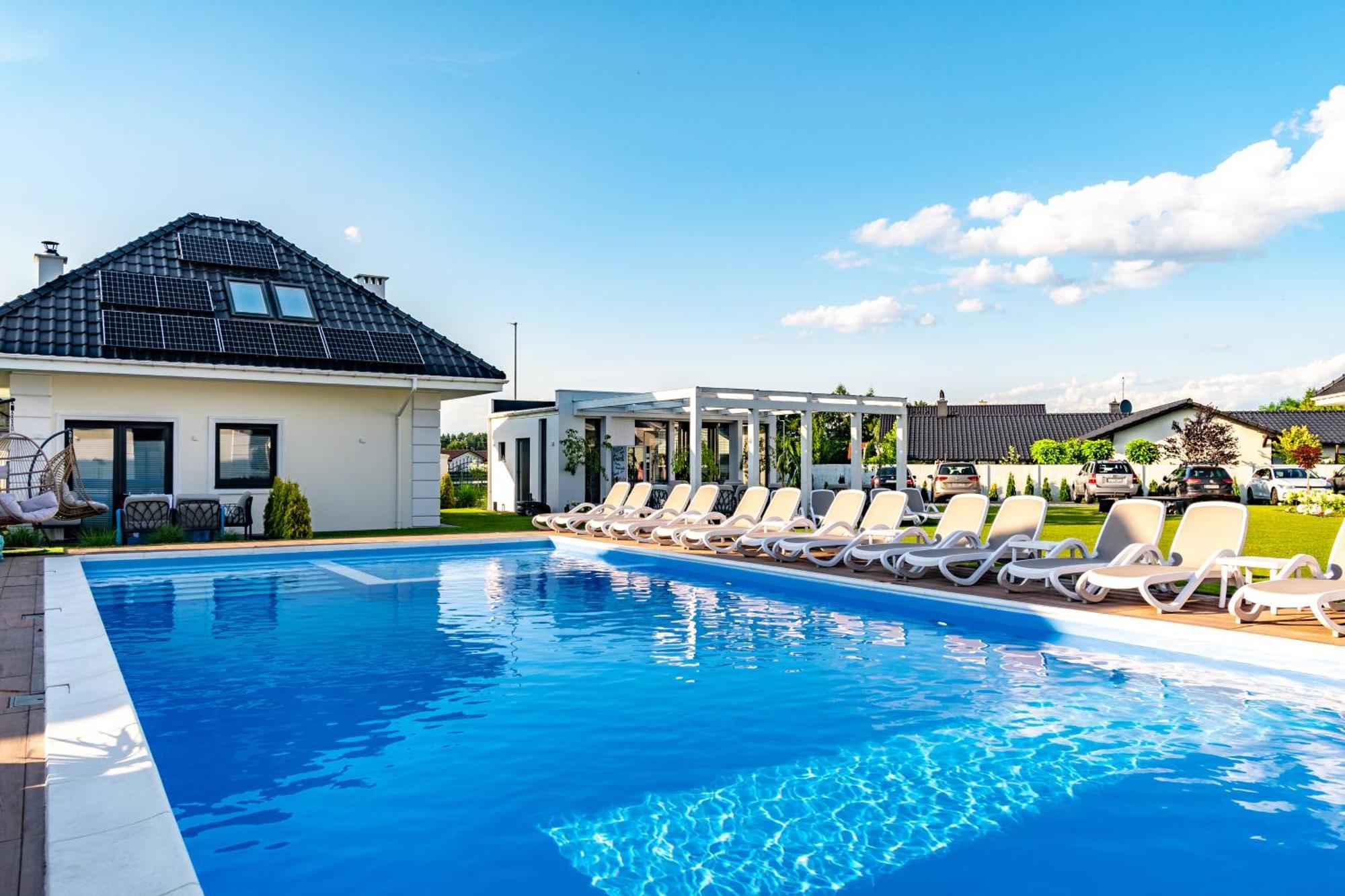 Family Resort Ustka - Domki Dwupoziomowe Z Basenem Екстериор снимка
