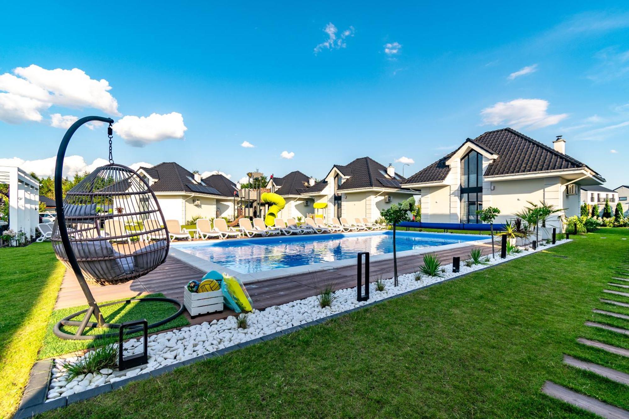 Family Resort Ustka - Domki Dwupoziomowe Z Basenem Екстериор снимка