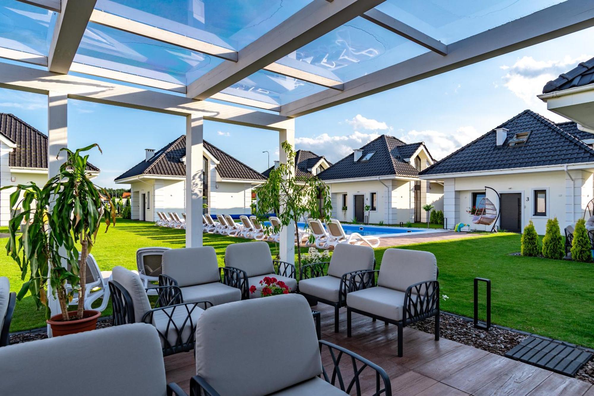 Family Resort Ustka - Domki Dwupoziomowe Z Basenem Екстериор снимка